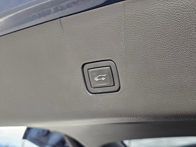 Used 2023 Chevrolet Traverse LT w/ LT Premium Package image 21