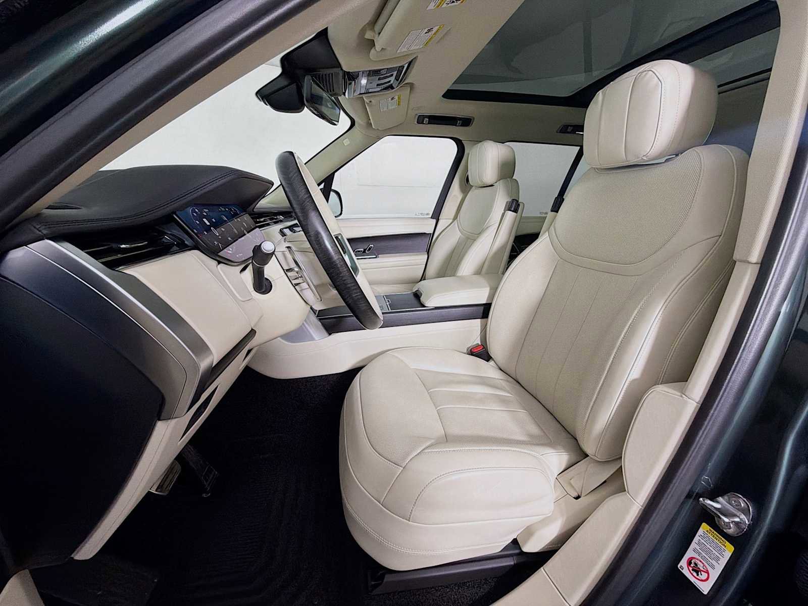 Used 2024 Land Rover Range Rover SE image 11