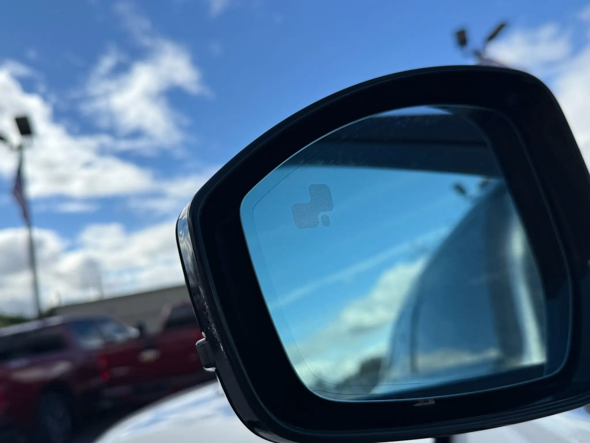 Used 2018 Land Rover Range Rover Velar R-Dynamic SE image 17