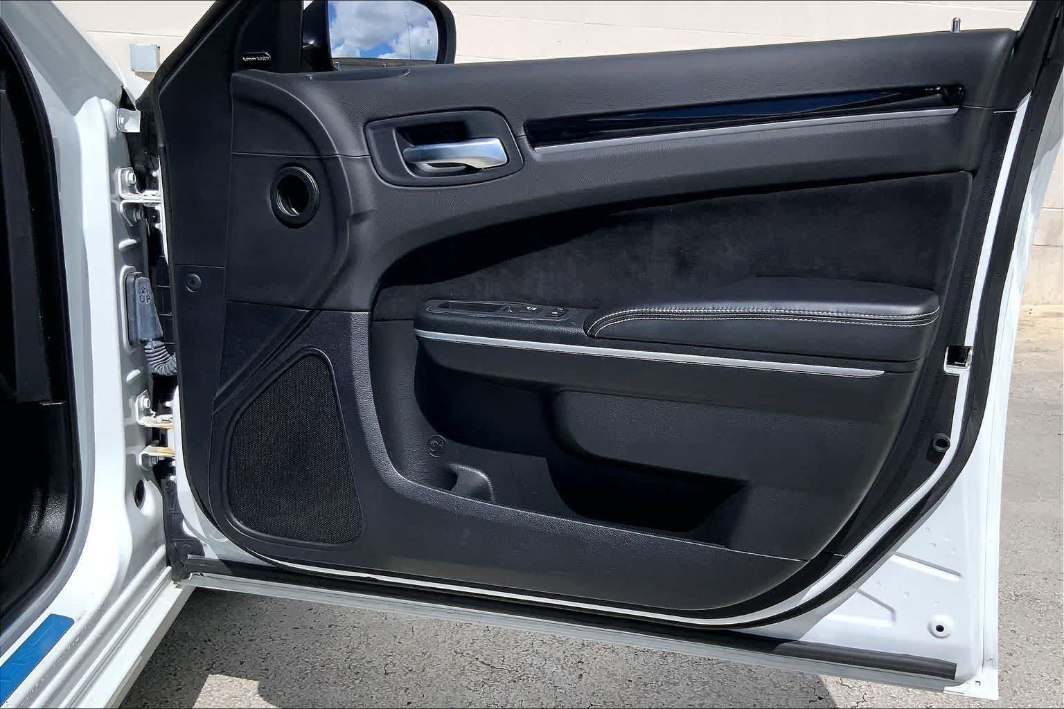 Used 2023 Chrysler 300 C RWD image 28