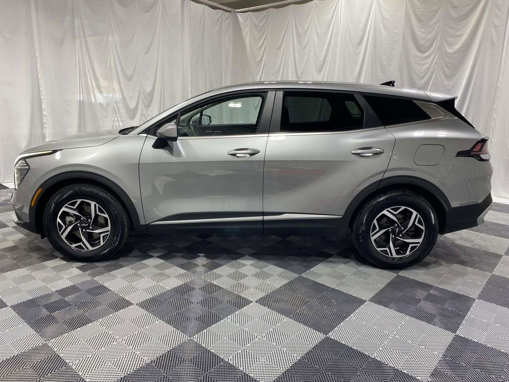 Used 2024 Kia Sportage LX image 2