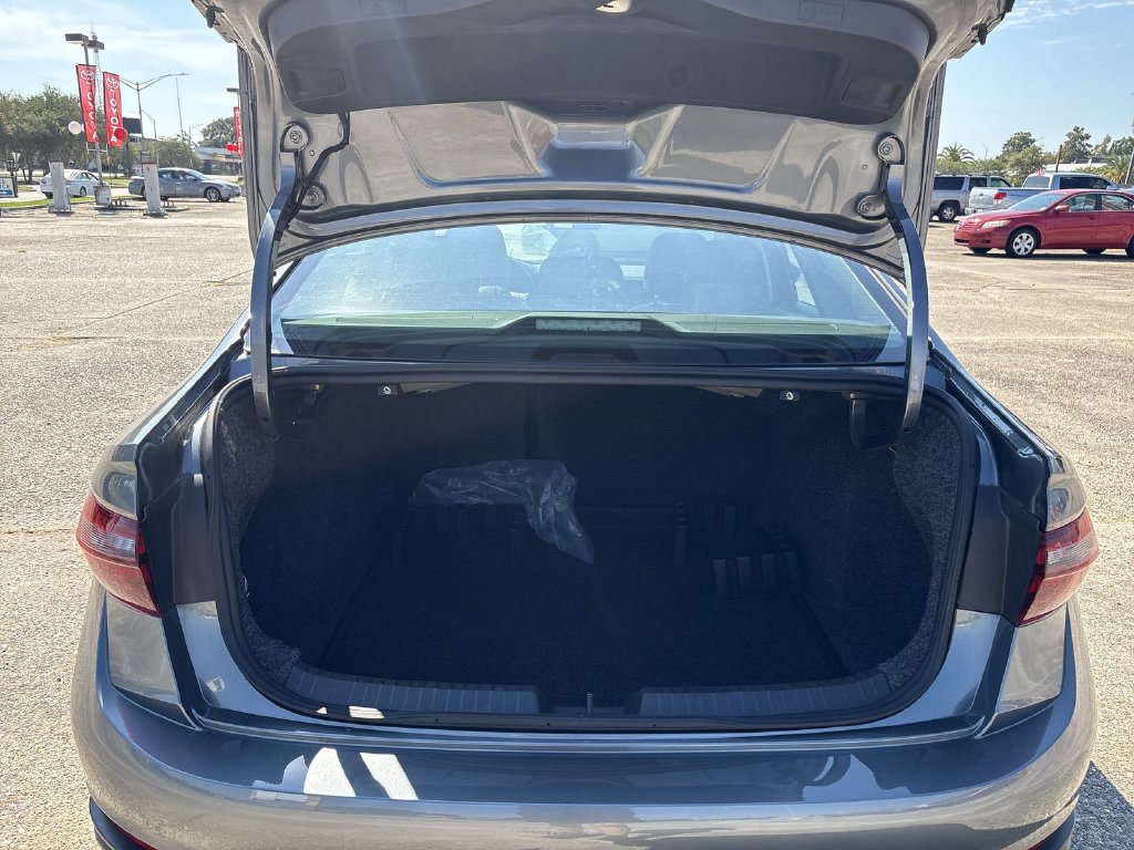 Used 2025 Volkswagen Jetta SE w/ Sunroof Package FWD image 34