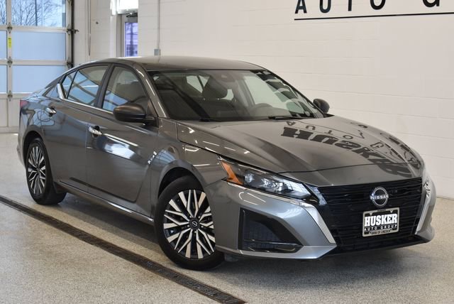 Used 2025 Nissan Altima 2.5 SV image 1