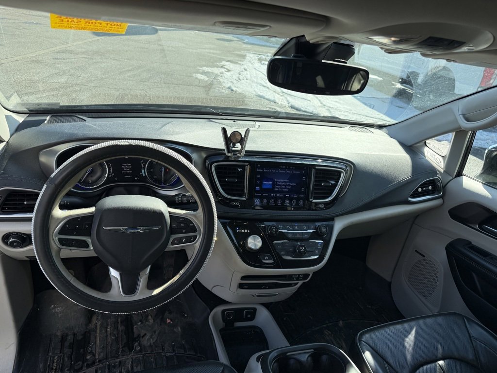 Used 2017 Chrysler Pacifica Limited image 11