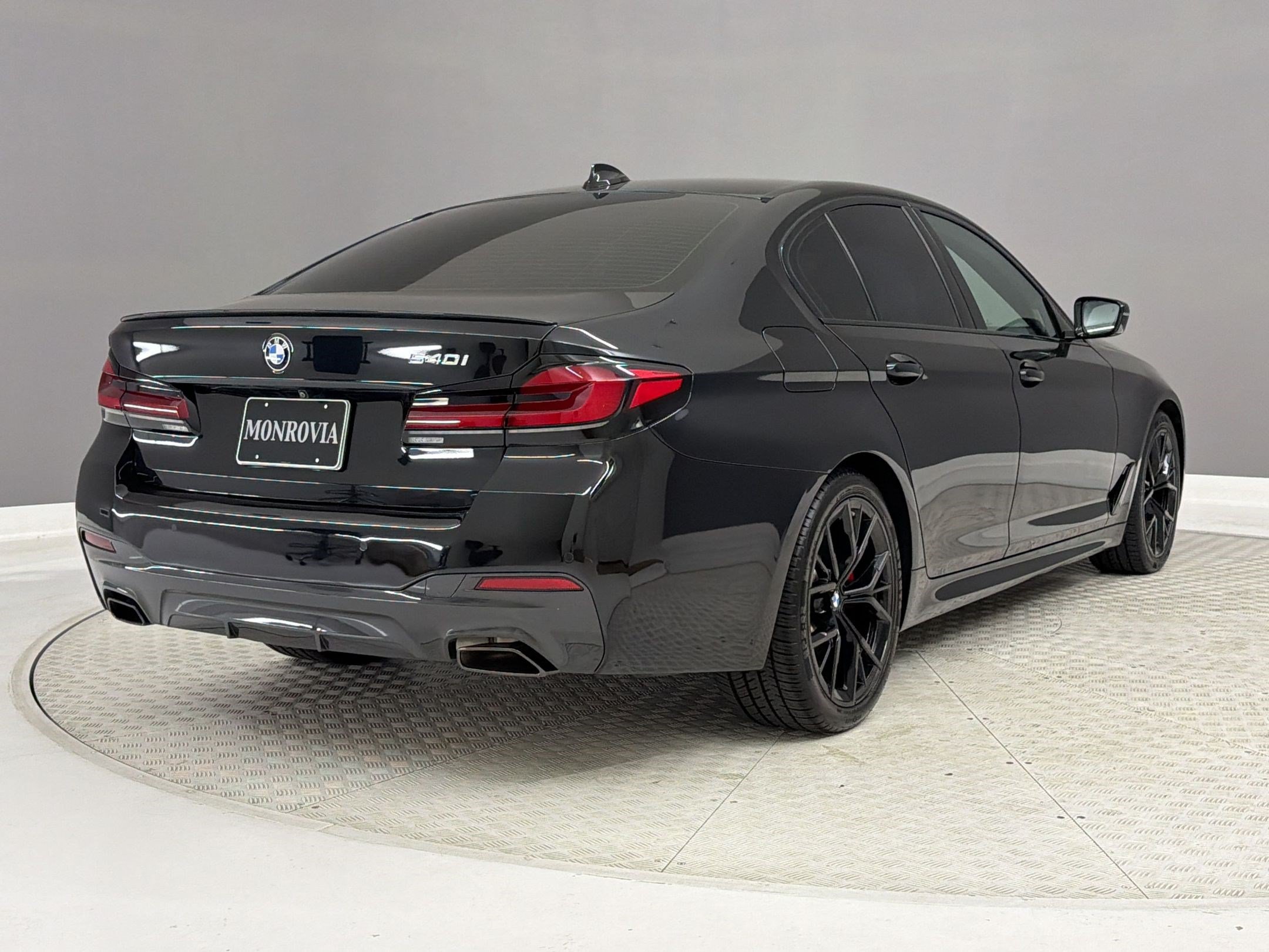 Used 2023 BMW 540i w/ M Sport Package RWD image 9
