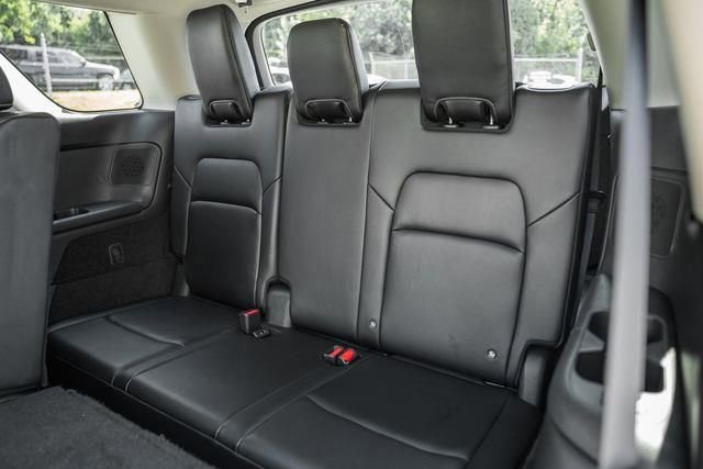 Used 2024 Nissan Pathfinder Platinum w/ Black Appearance Package image 39