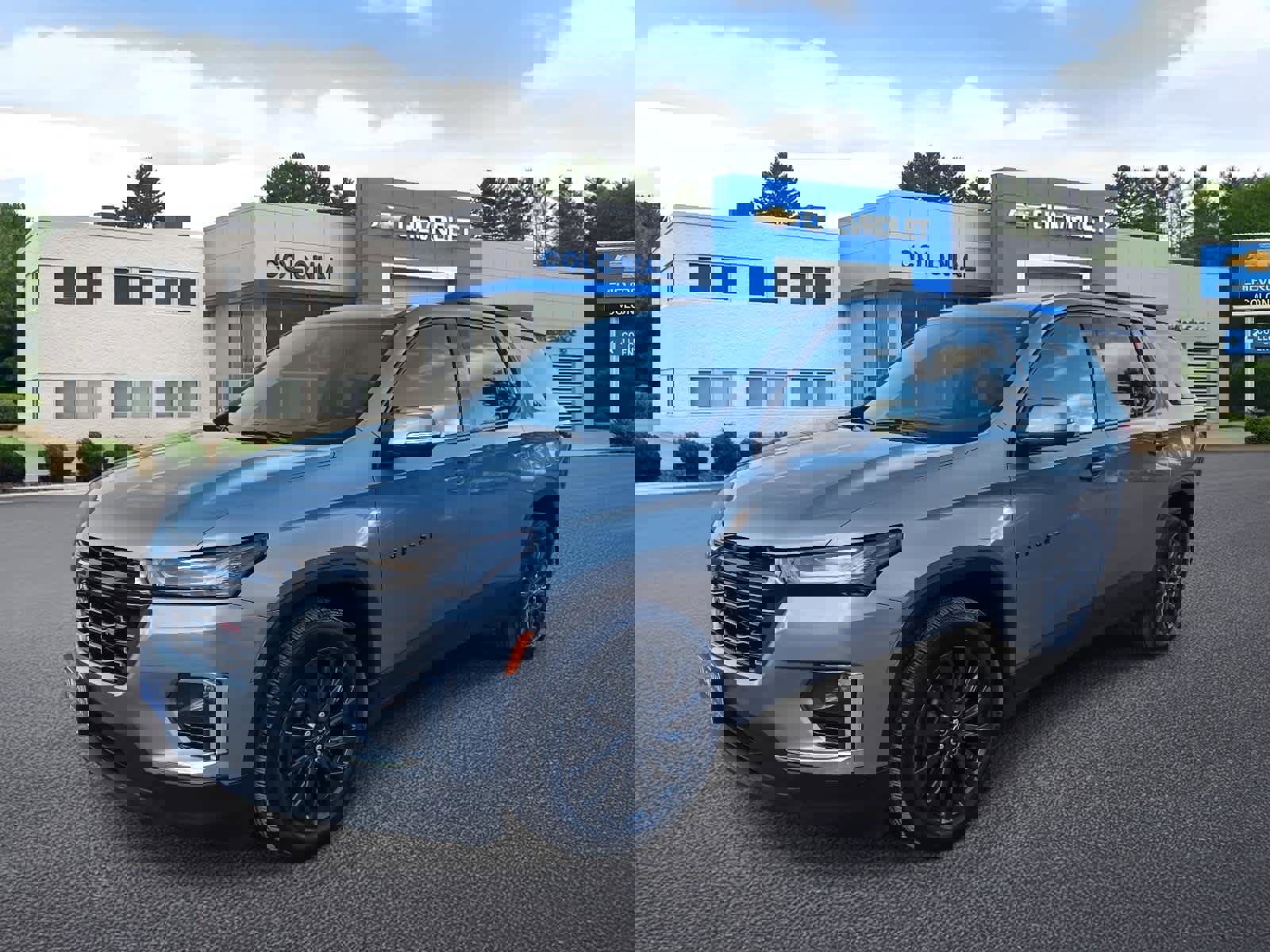 Used 2023 Chevrolet Traverse RS image 1