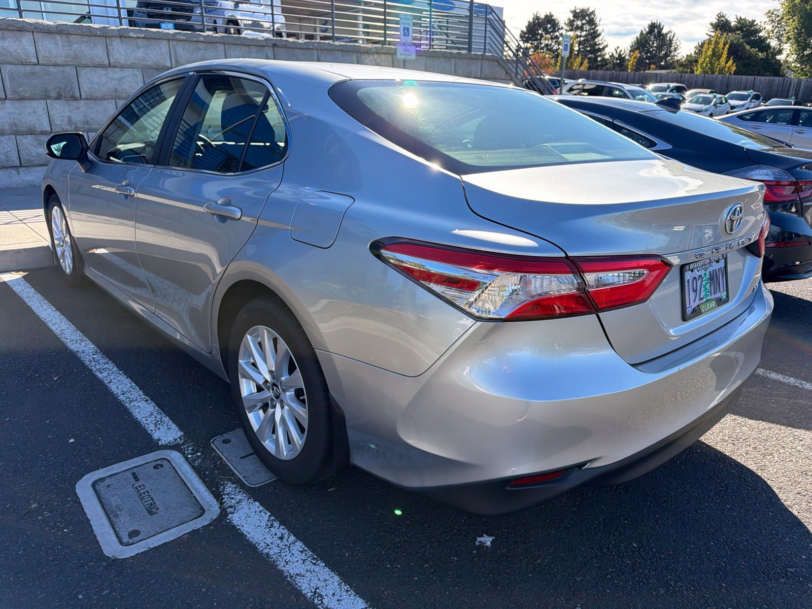 Used 2018 Toyota Camry LE FWD image 6
