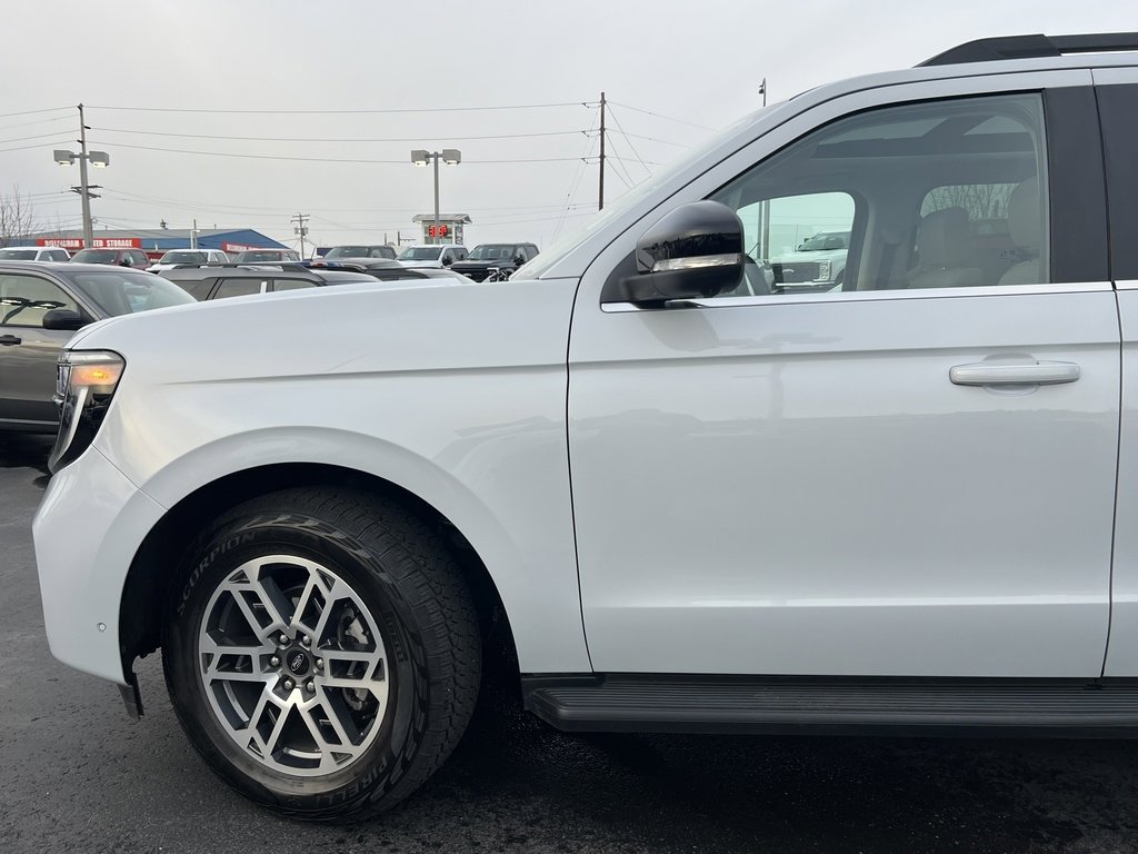 Certified 2025 Ford Expedition Active image 8