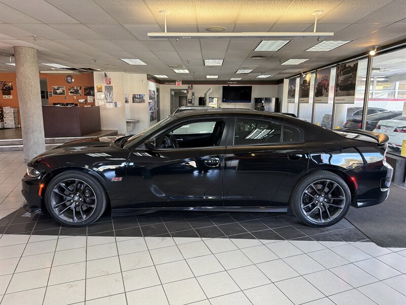 Used 2020 Dodge Charger Scat Pack RWD image 2