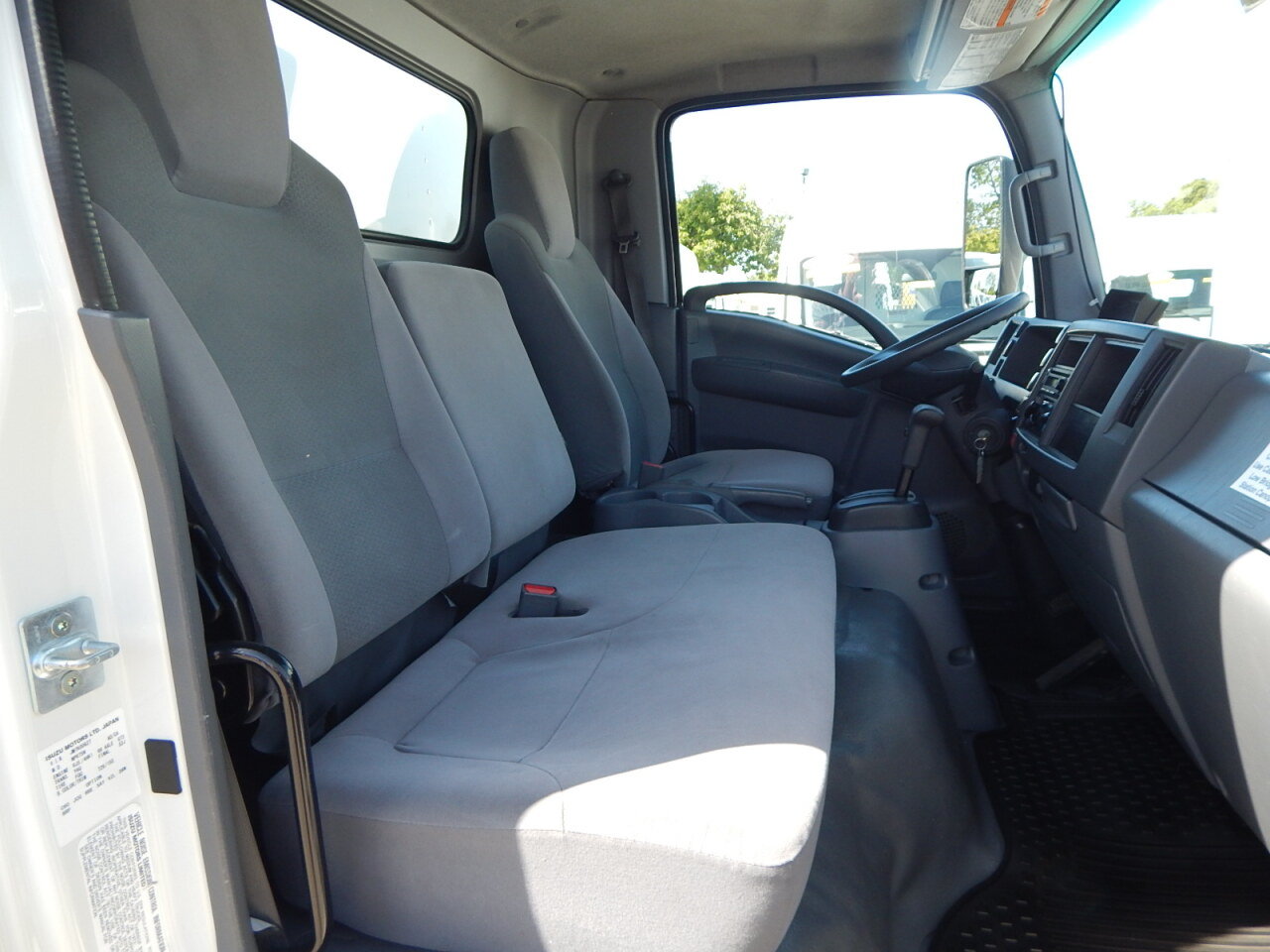 Used 2021 Isuzu NPR RWD image 21