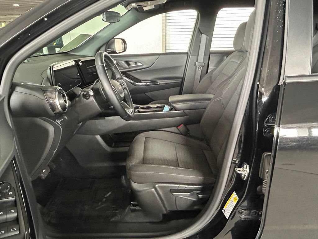 Used 2025 Chevrolet Equinox LT FWD image 16
