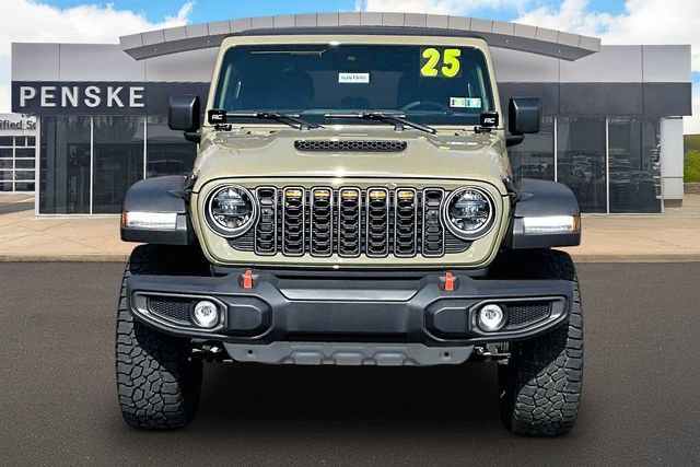 Used 2025 Jeep Gladiator Mojave w/ Convenience Group image 3