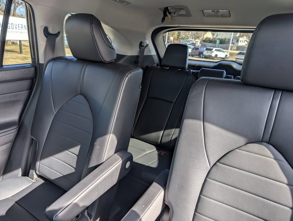 Used 2023 Toyota Highlander XLE image 22