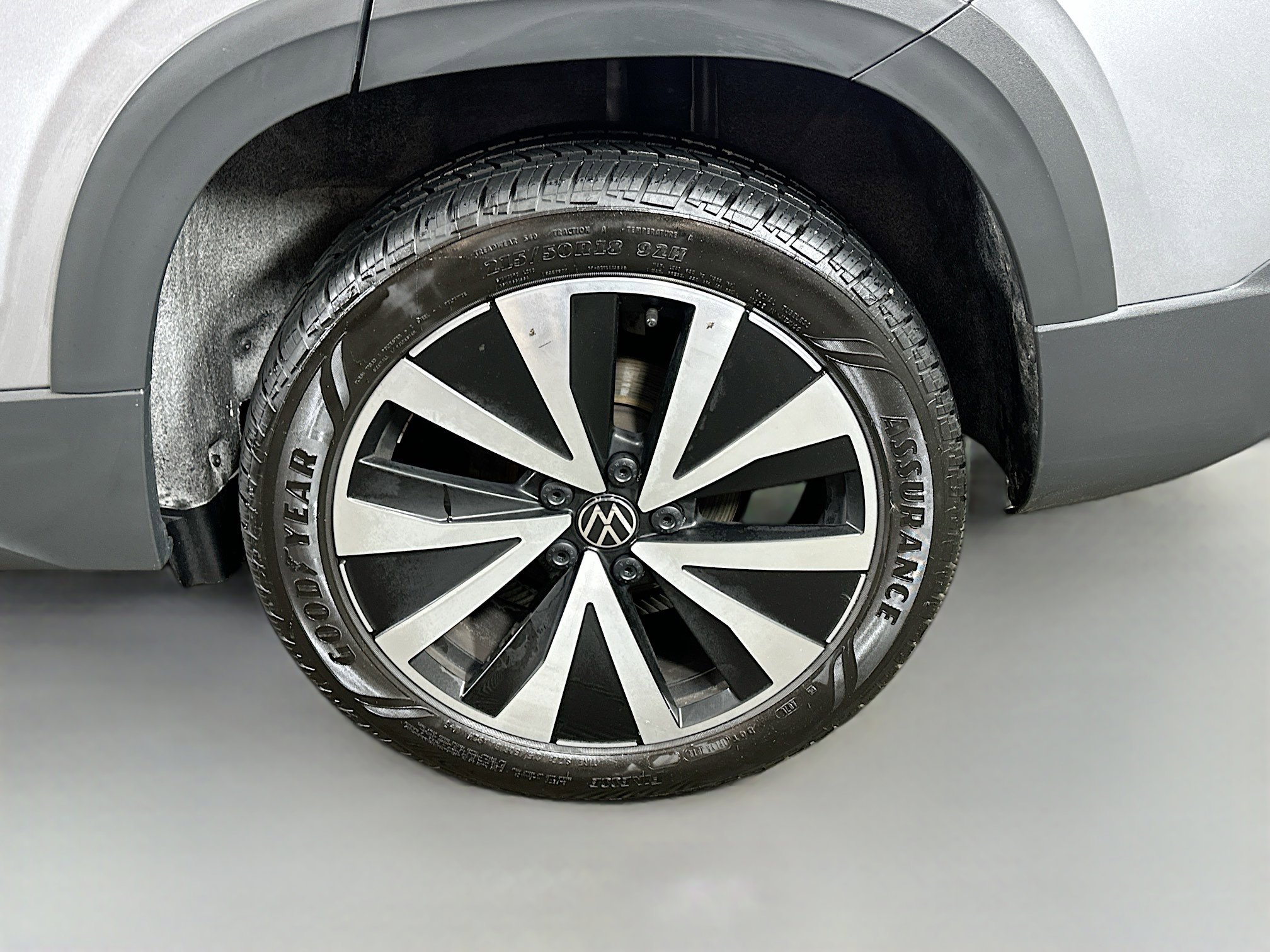 Used 2024 Volkswagen Taos SE image 28