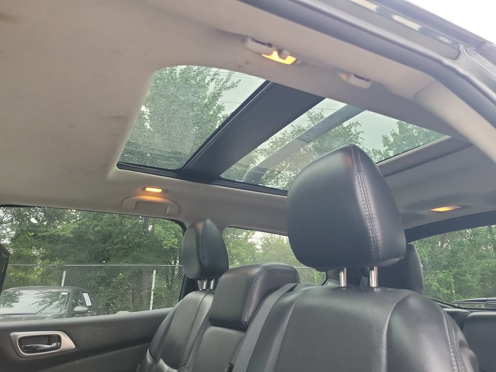 Used 2019 Nissan Pathfinder Platinum w/ Cargo Package AWD/4WD image 12