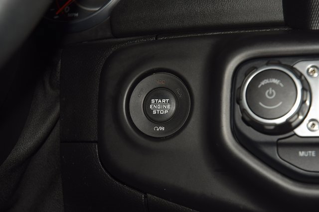 Used 2018 Jeep Wrangler Unlimited Sahara image 35
