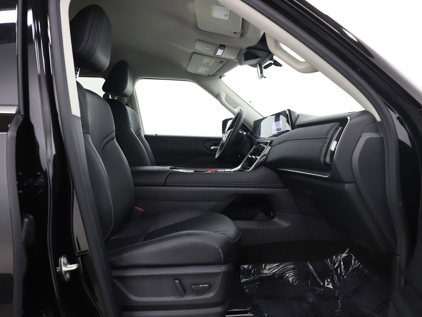 Used 2025 Nissan Armada SV image 11