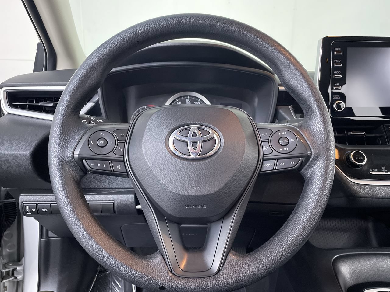 Used 2020 Toyota Corolla LE FWD image 13