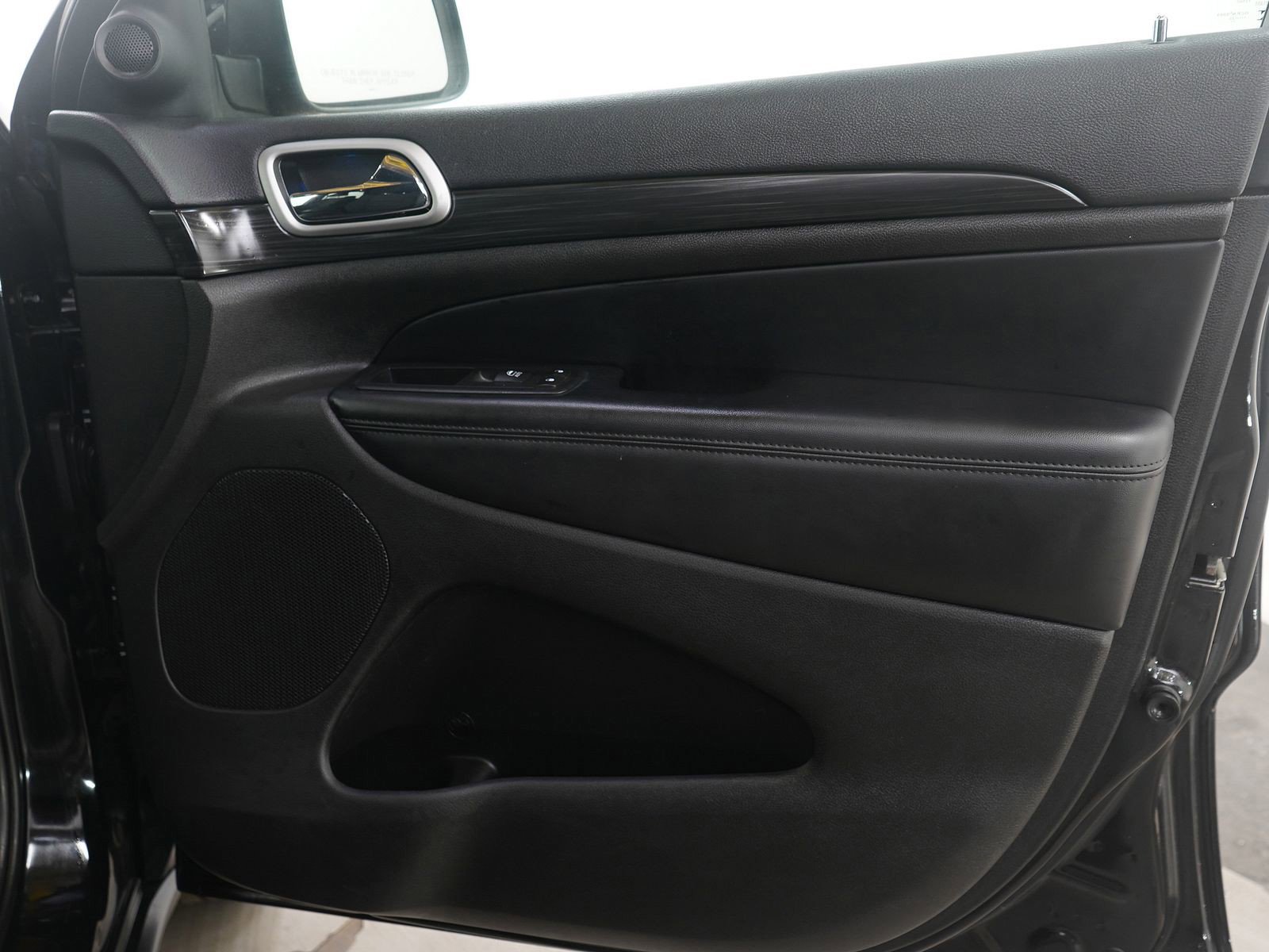 Used 2020 Jeep Grand Cherokee Laredo w/ Security & Convenience Group image 12