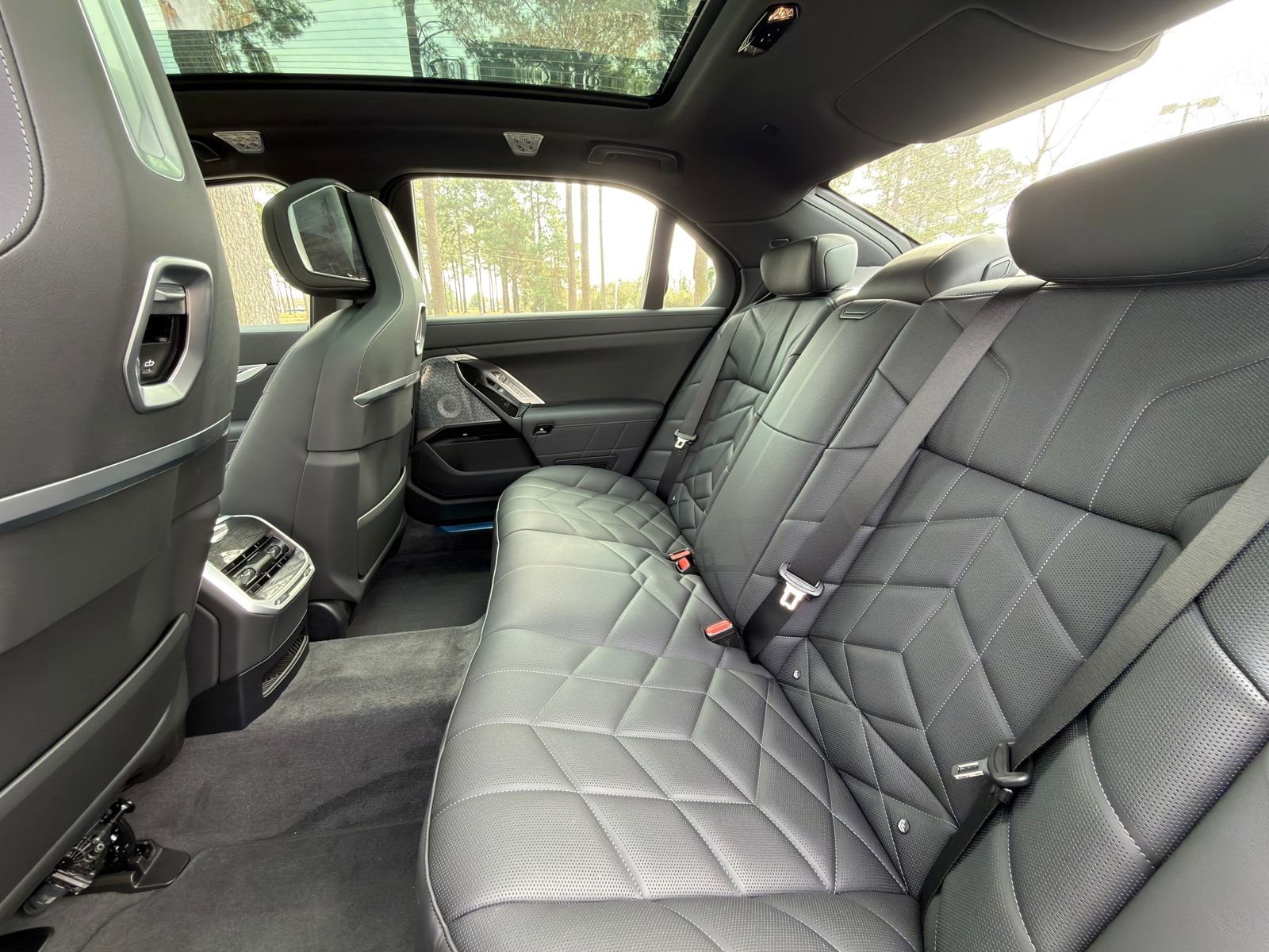 New 2026 BMW 760i xDrive w/ Executive Package image 14