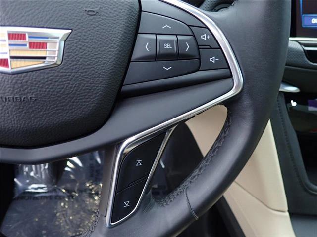 Used 2017 Cadillac XT5 Luxury w/ Driver Awareness Package image 17