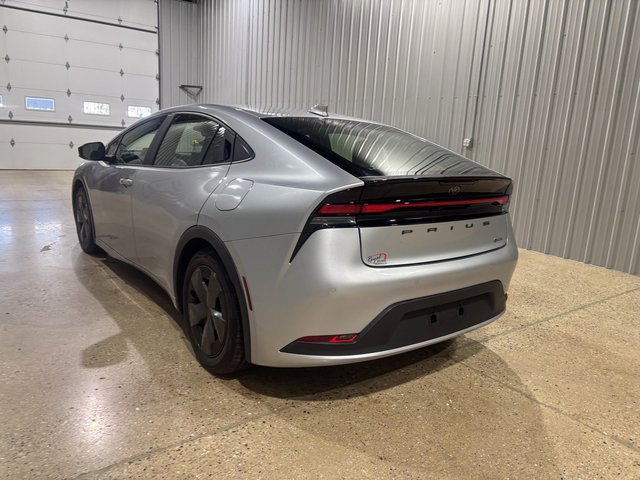 Used 2024 Toyota Prius LE image 3