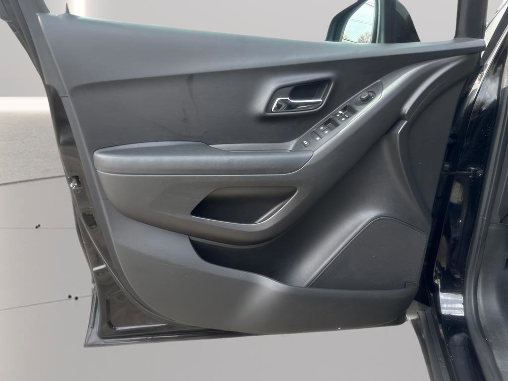 Used 2020 Chevrolet Trax LT image 18