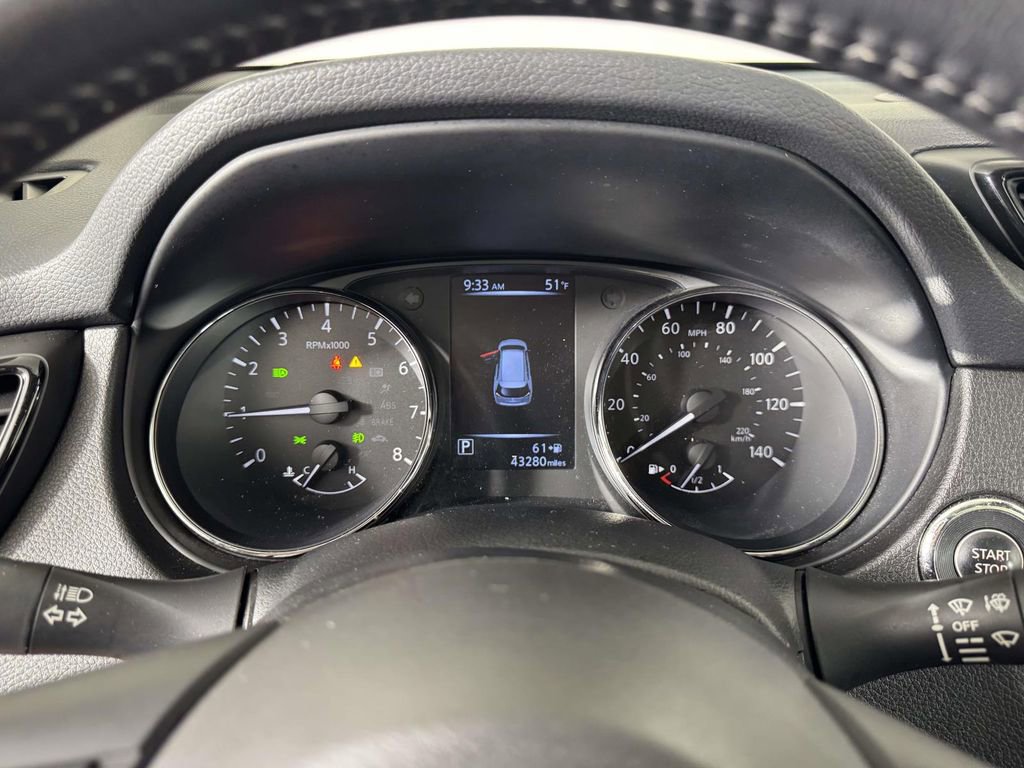 Used 2017 Nissan Rogue SL w/ SL Premium Package image 3