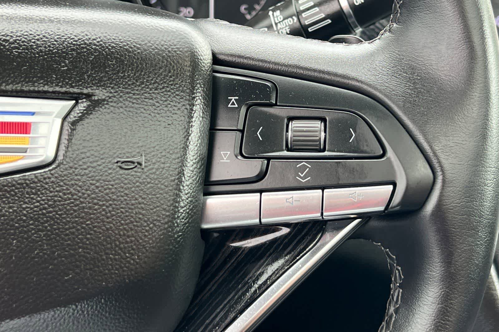 Used 2025 Cadillac XT6 Premium Luxury w/ Technology Package image 33