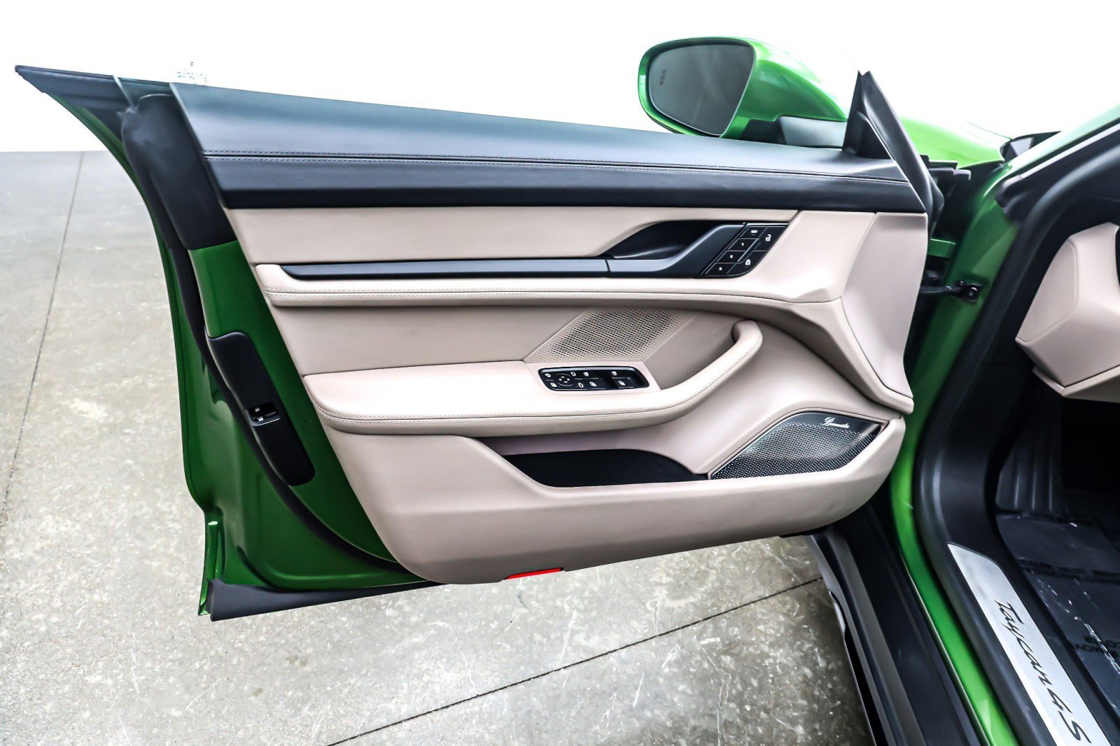 Used 2023 Porsche Taycan 4S image 20