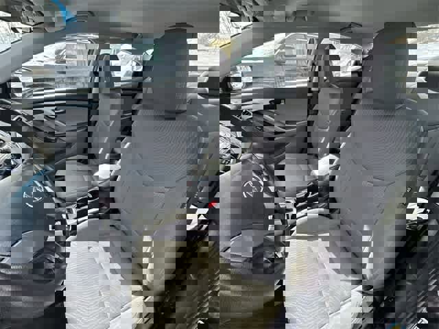 Used 2014 Hyundai Elantra SE image 11