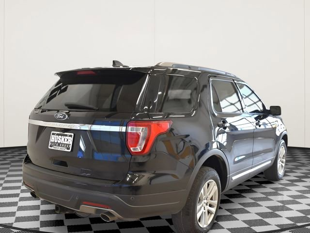 Used 2018 Ford Explorer XLT AWD/4WD image 3