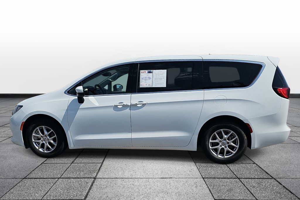 Used 2023 Chrysler Voyager LX FWD image 8