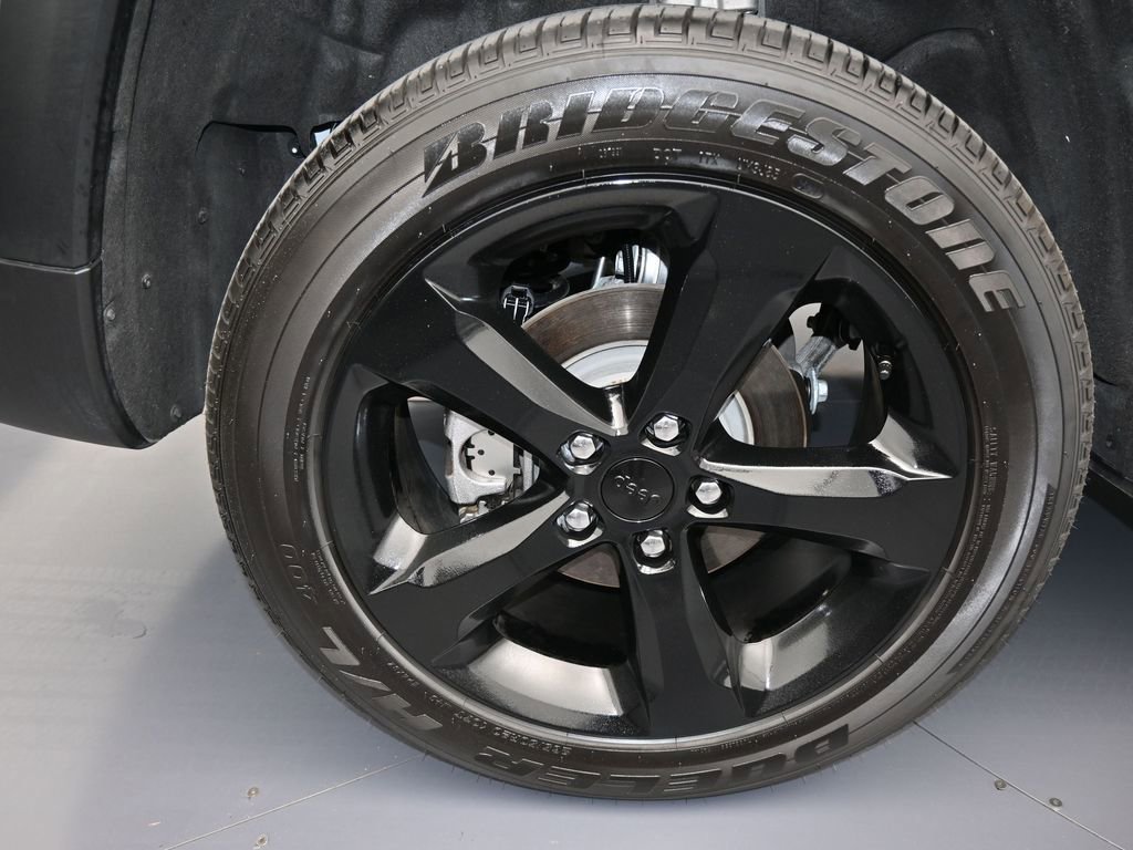 Used 2025 Jeep Grand Cherokee Altitude image 41