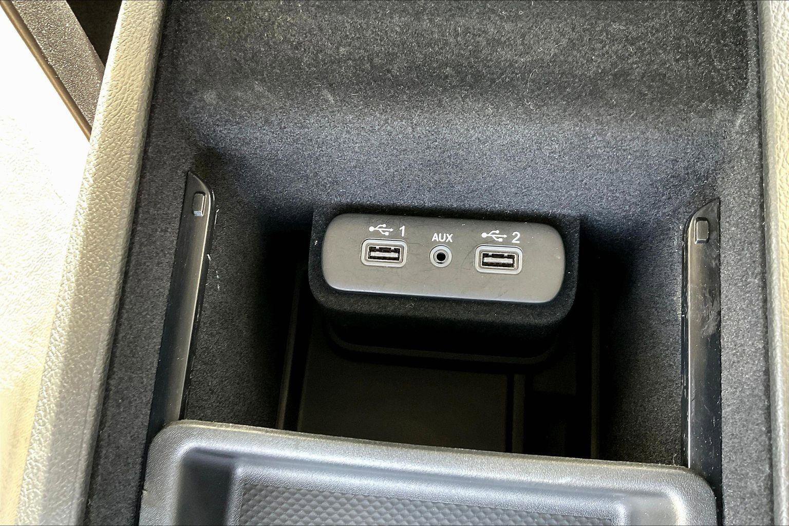 Used 2023 Chrysler 300 Touring L image 32