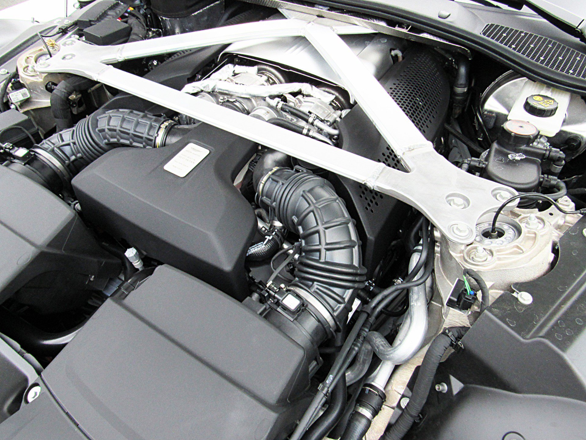 Used 2023 Aston Martin V8 Vantage Roadster RWD image 29