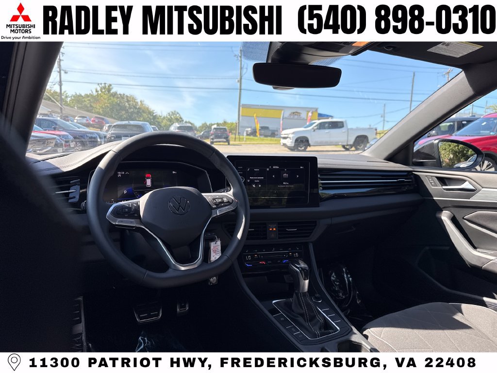 Used 2026 Volkswagen Jetta SE FWD image 13
