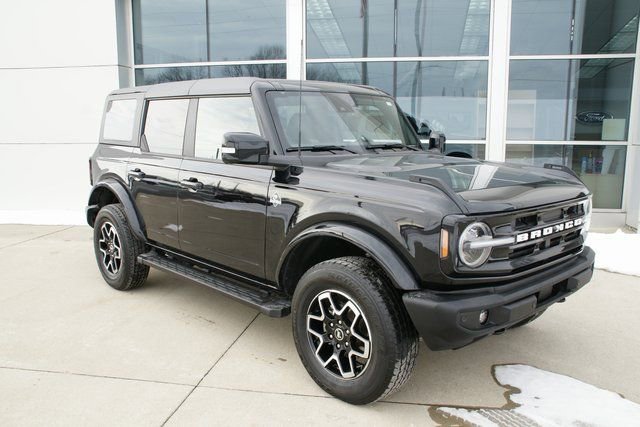 Used 2023 Ford Bronco Outer Banks image 2