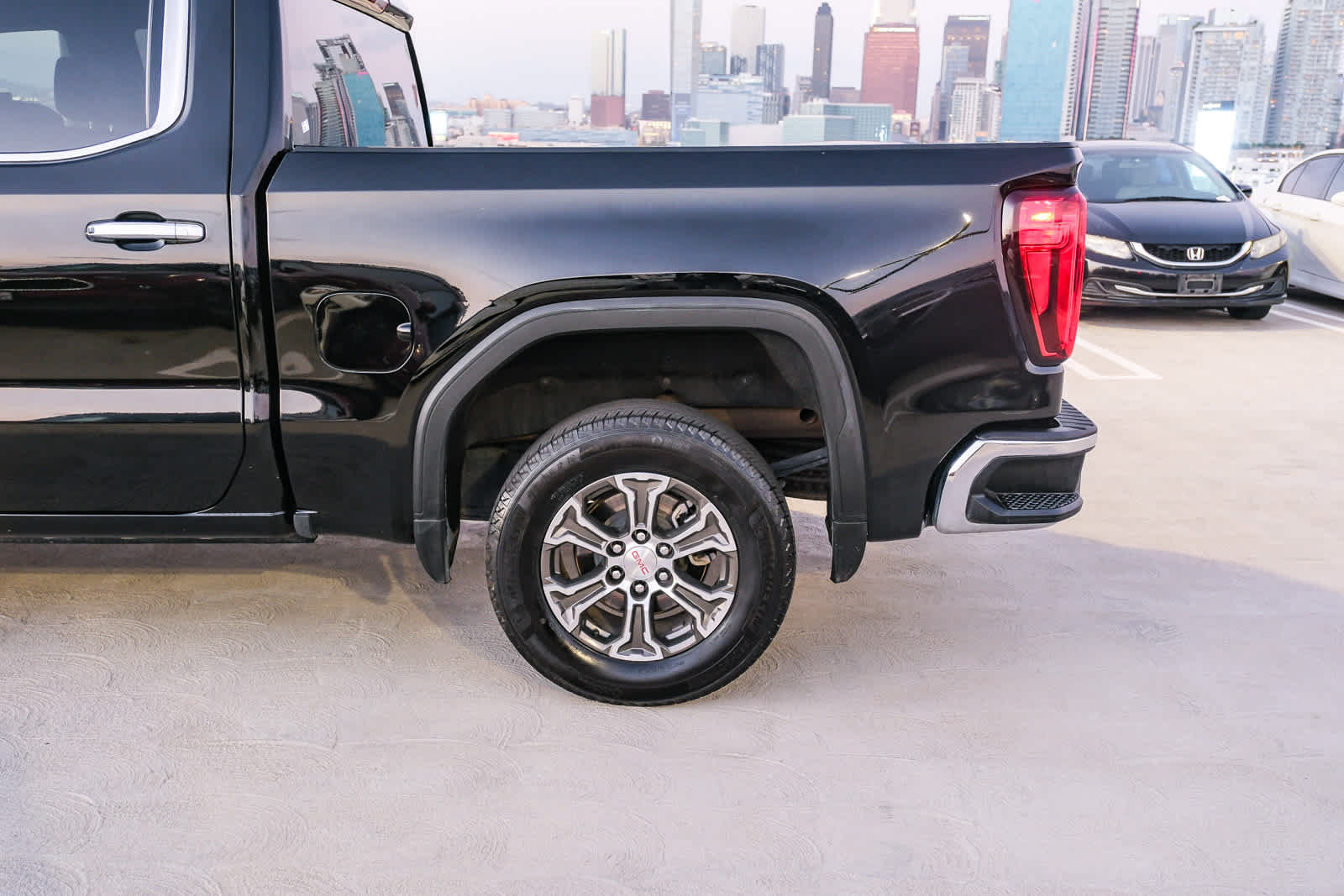 Used 2025 GMC Sierra 1500 SLT RWD image 8