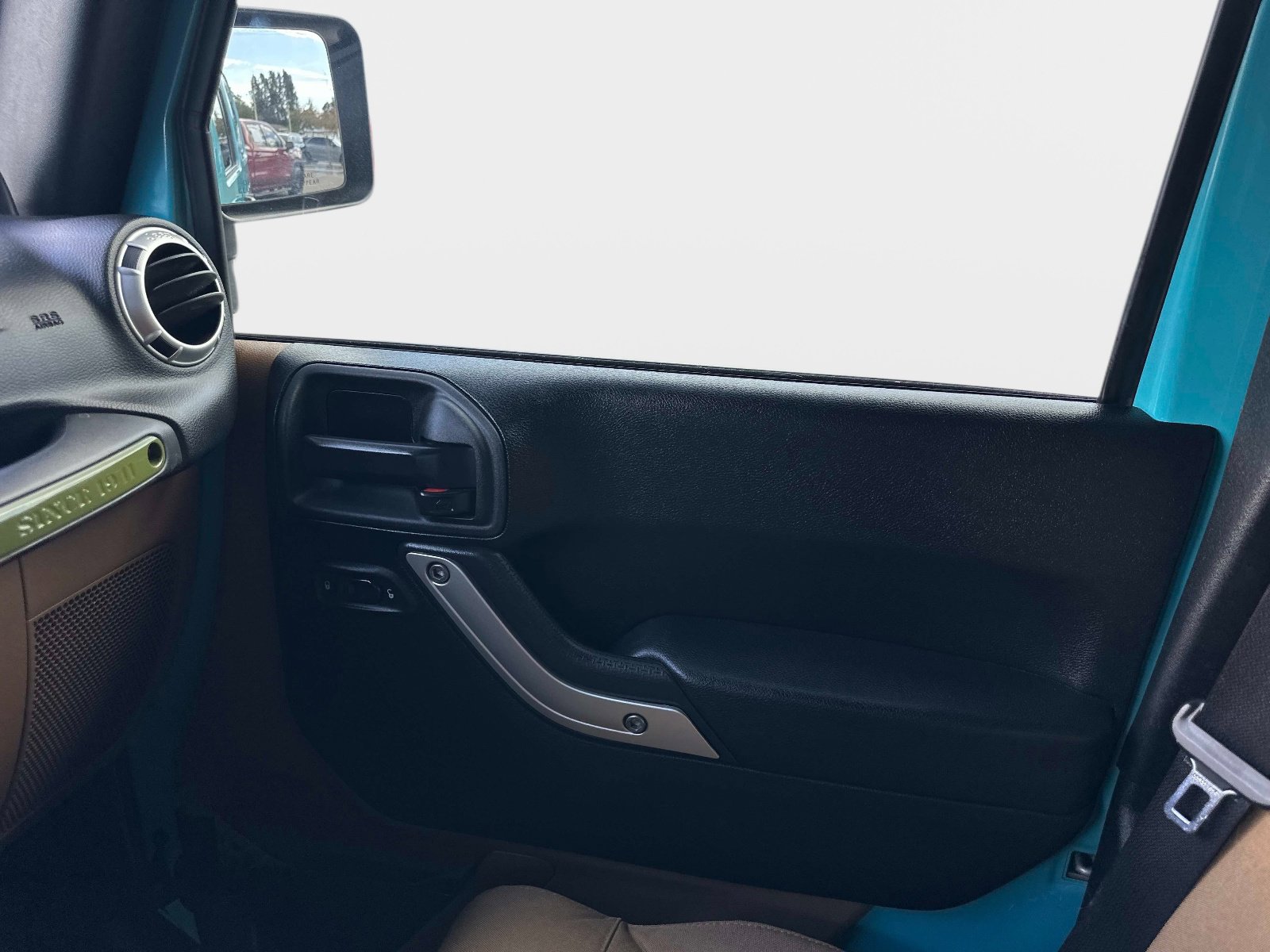 Used 2012 Jeep Wrangler Unlimited Sahara w/ Connectivity Group image 23