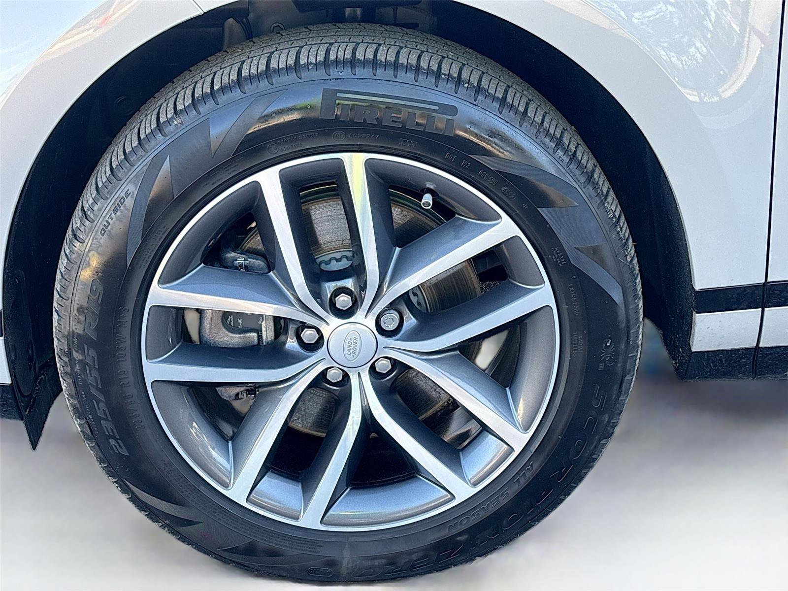 Used 2024 Land Rover Range Rover Evoque Dynamic SE image 36