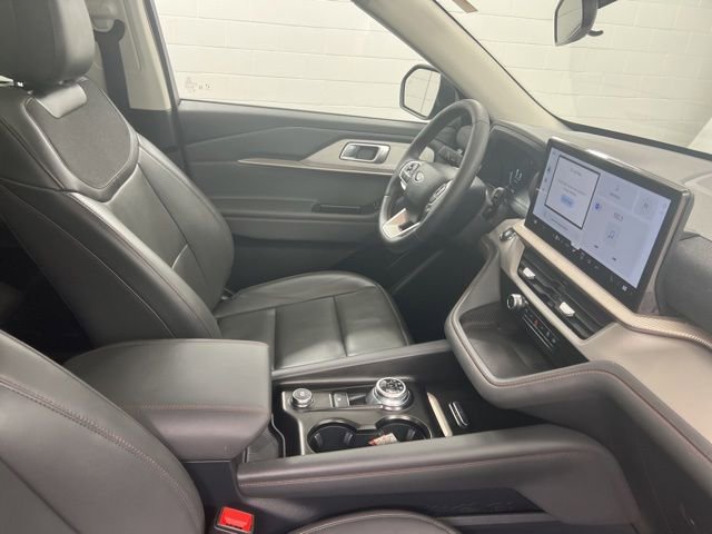 Used 2025 Ford Explorer Active w/ Active Comfort Package AWD/4WD image 26