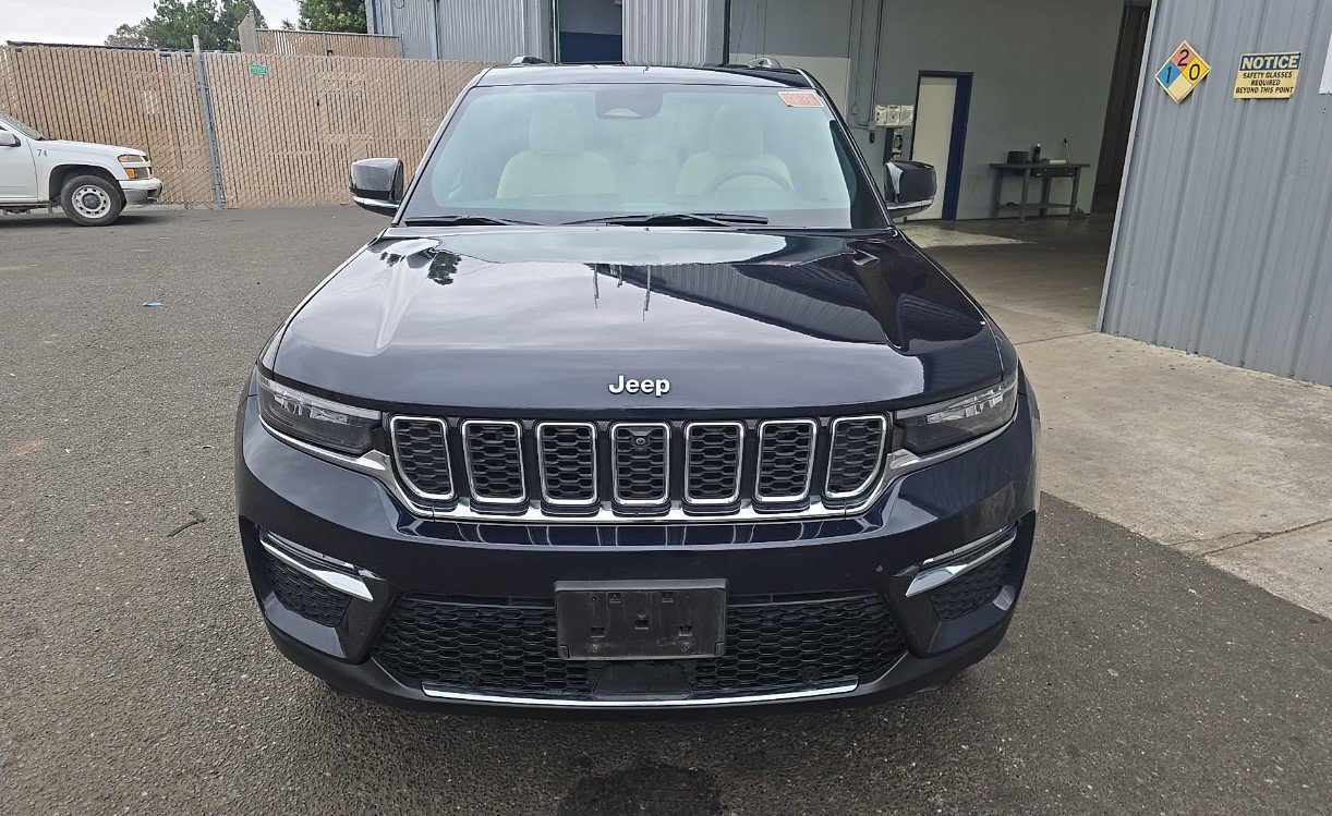 Used 2024 Jeep Grand Cherokee Limited 4xe w/ Luxury Tech Group II AWD/4WD image 3