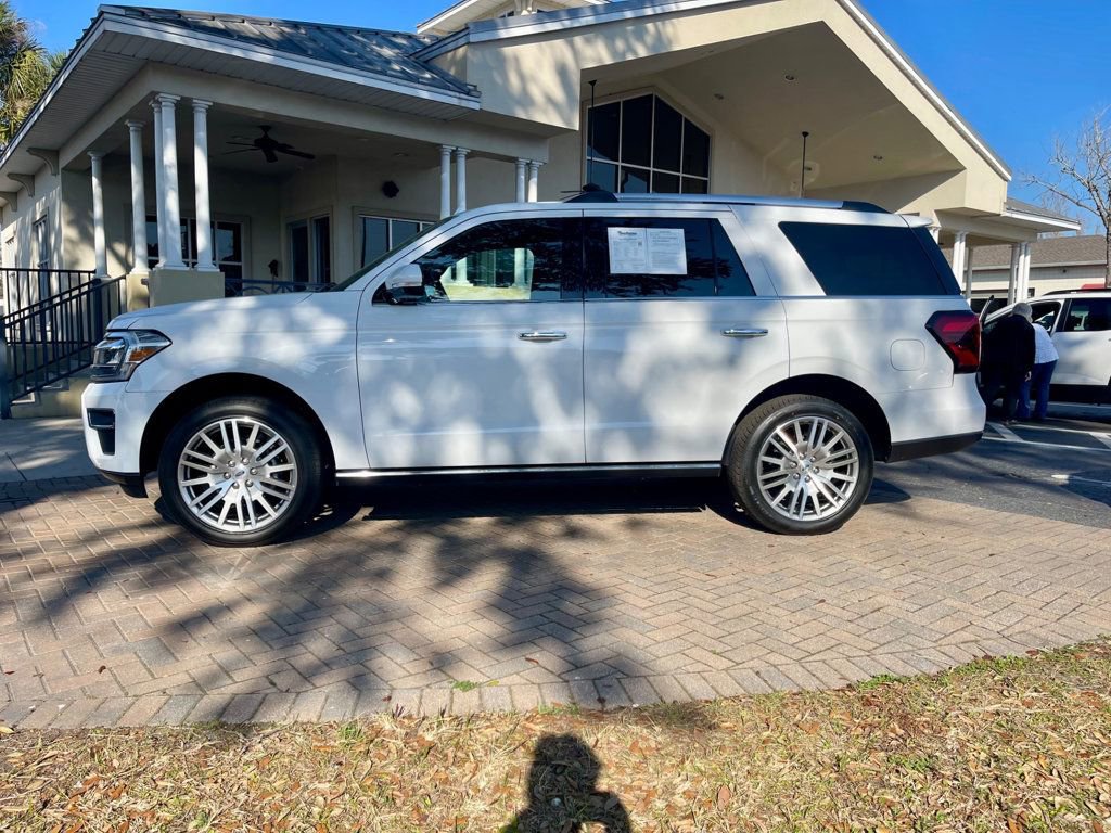 Used 2024 Ford Expedition Limited image 2