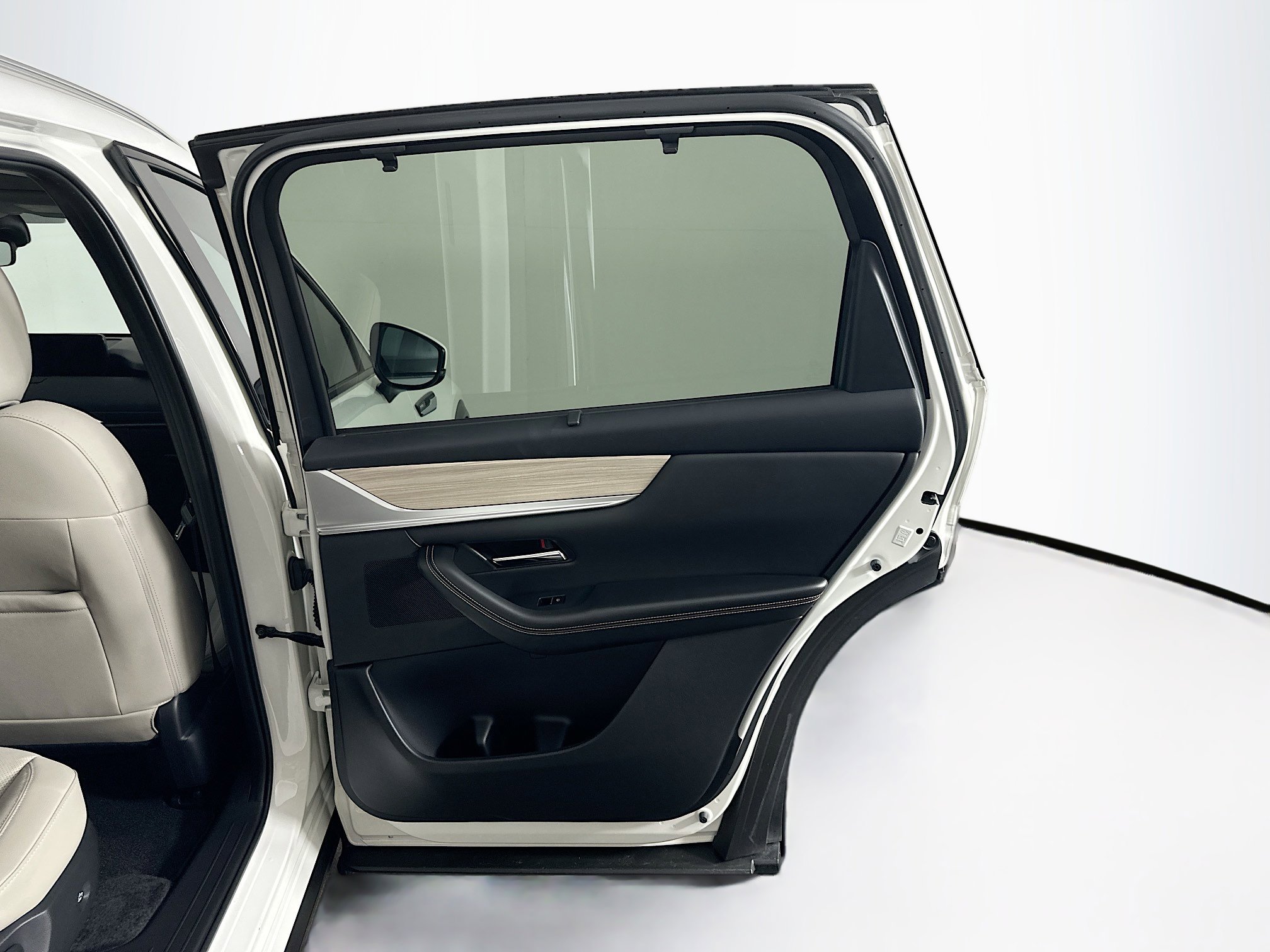 Used 2024 MAZDA CX-90 Plug-In Hybrid w/ Preferred image 31