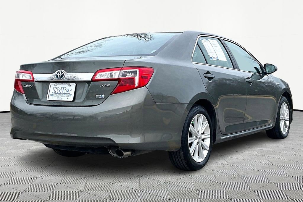 Used 2013 Toyota Camry XLE image 2