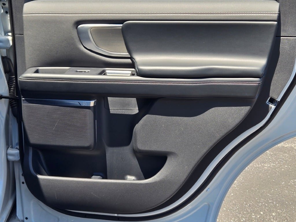 Used 2025 Ford Expedition Platinum AWD/4WD image 10