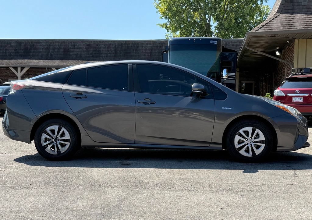 Used 2017 Toyota Prius Four FWD image 6