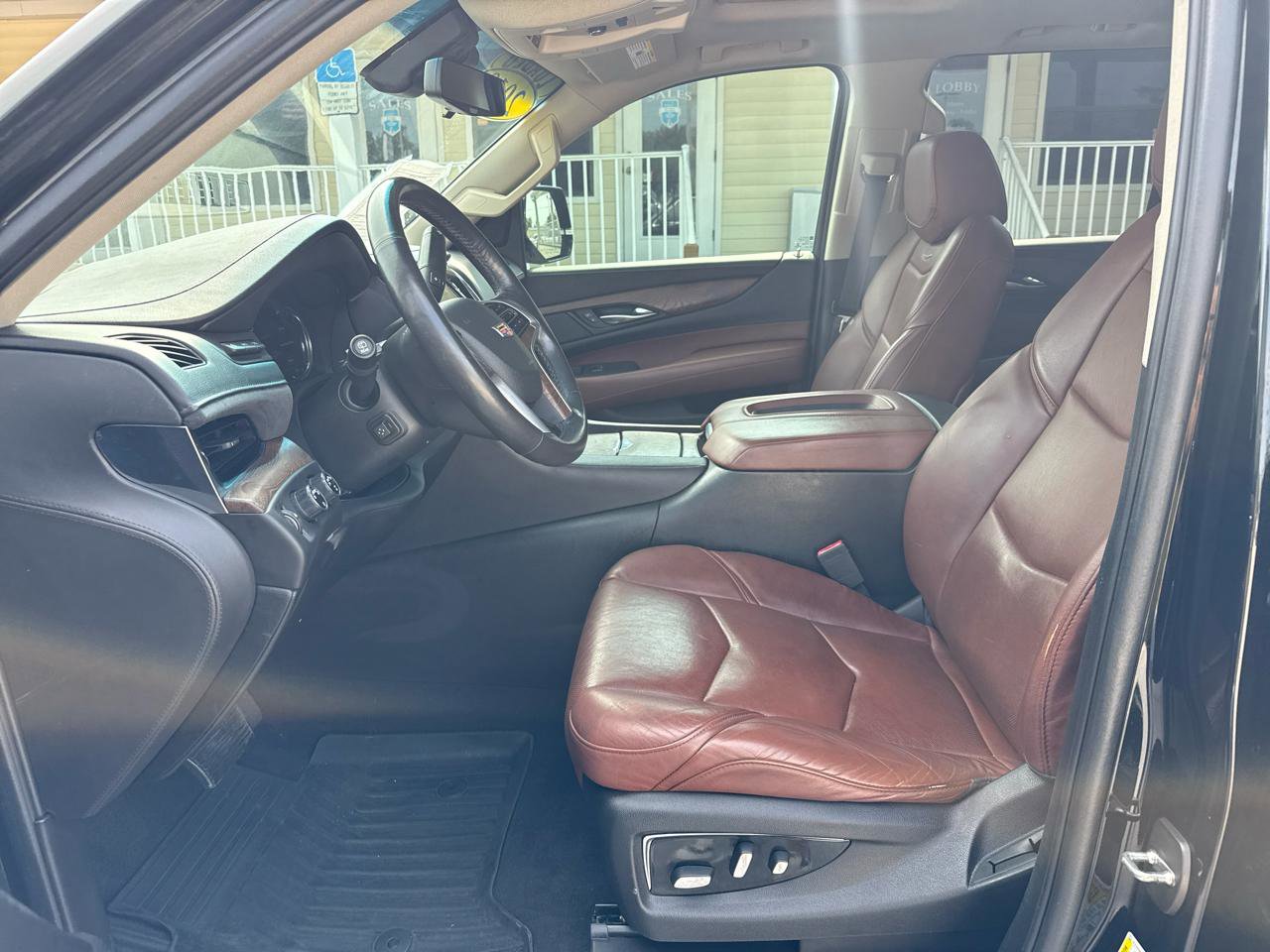Used 2018 Cadillac Escalade Premium Luxury AWD/4WD image 39